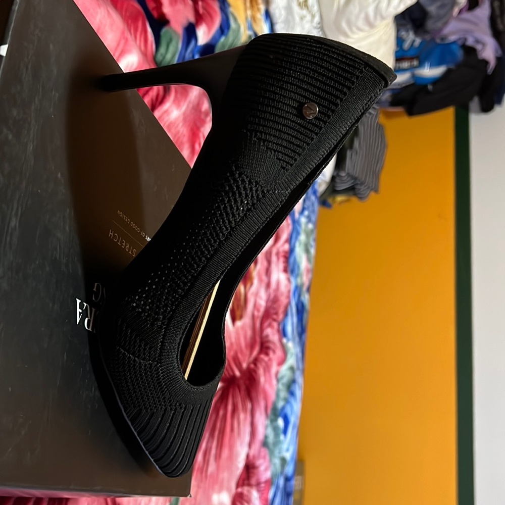 Simply Vera Wang size 11 high heel